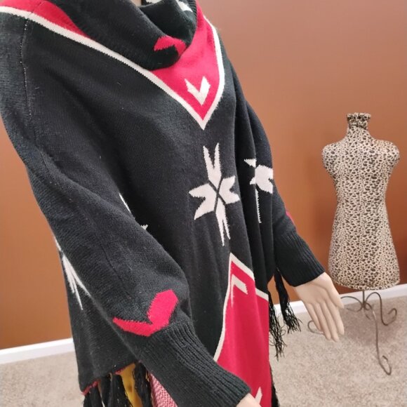 Selfie Couture Southwestern Knit Fringe Poncho | M/L | Statement Sweater - Picture 2 of 8